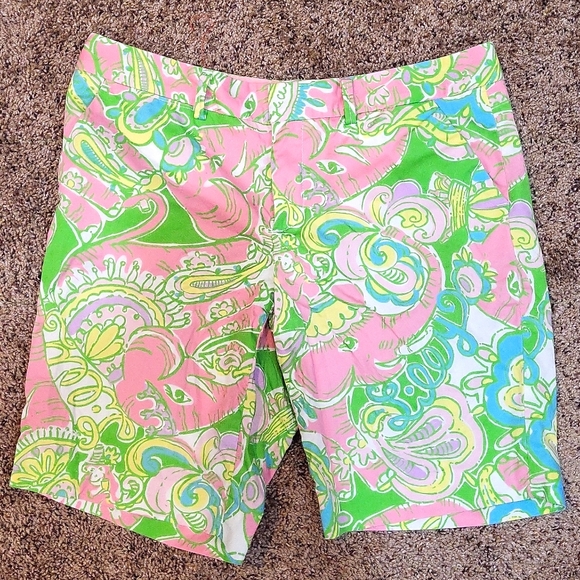 Lilly Pulitzer Pants - Lilly Pulitzer Avenue shorts in Chin Chin size 4 EUC